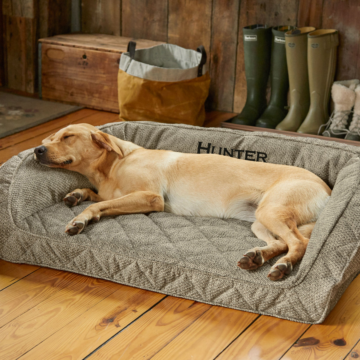 Hunter shop dog bed